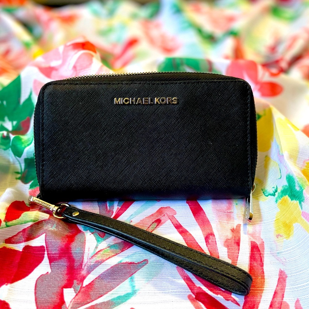 MICHAEL KORS | Women’s Cute Black Wristlet Wallet